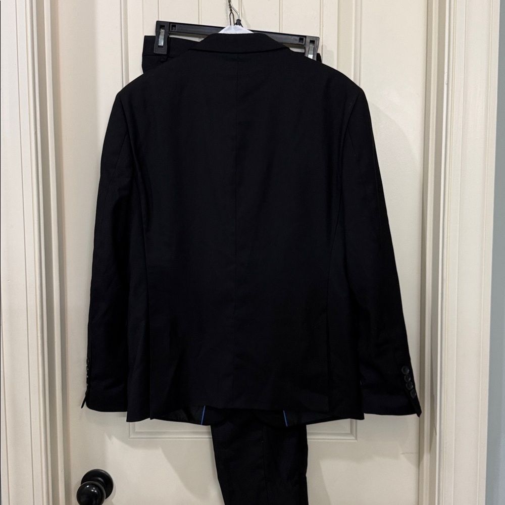 Lineage suit - Picture 5 of 7
